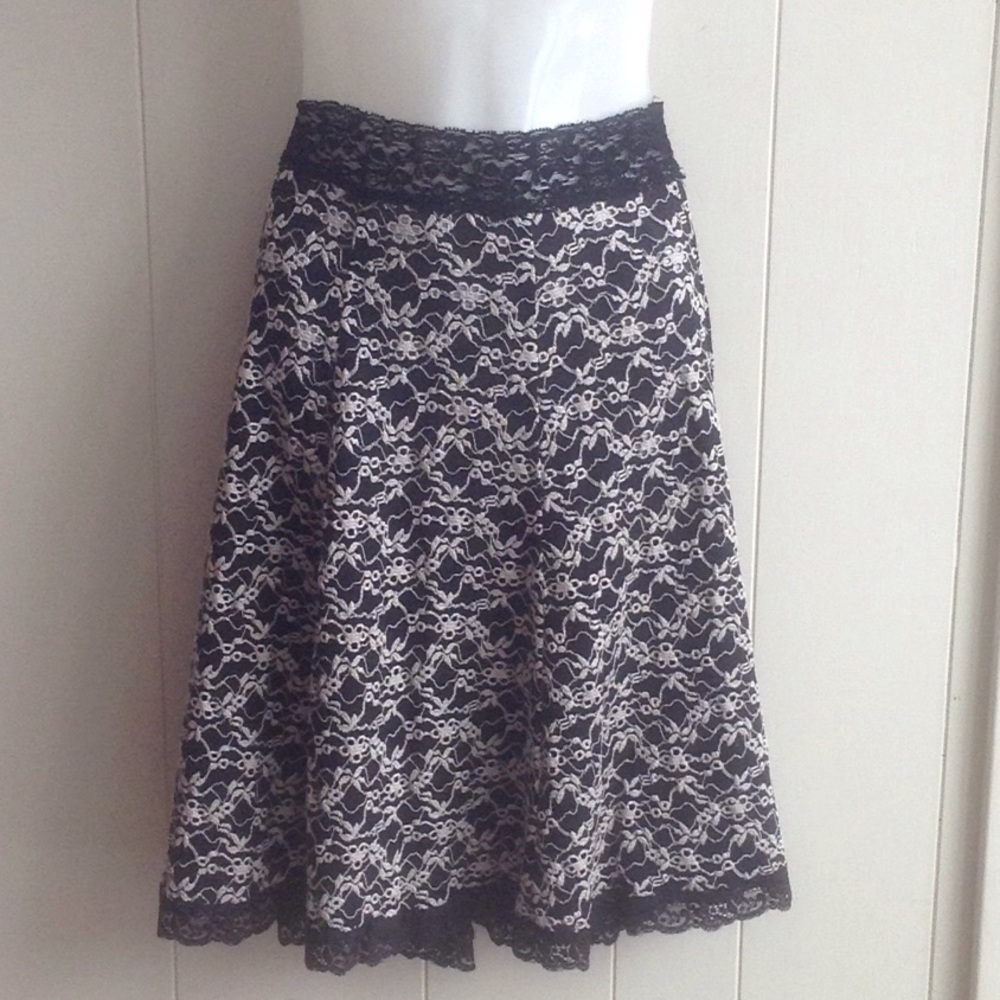 3/$15 - Classic CAbi Lace skirt